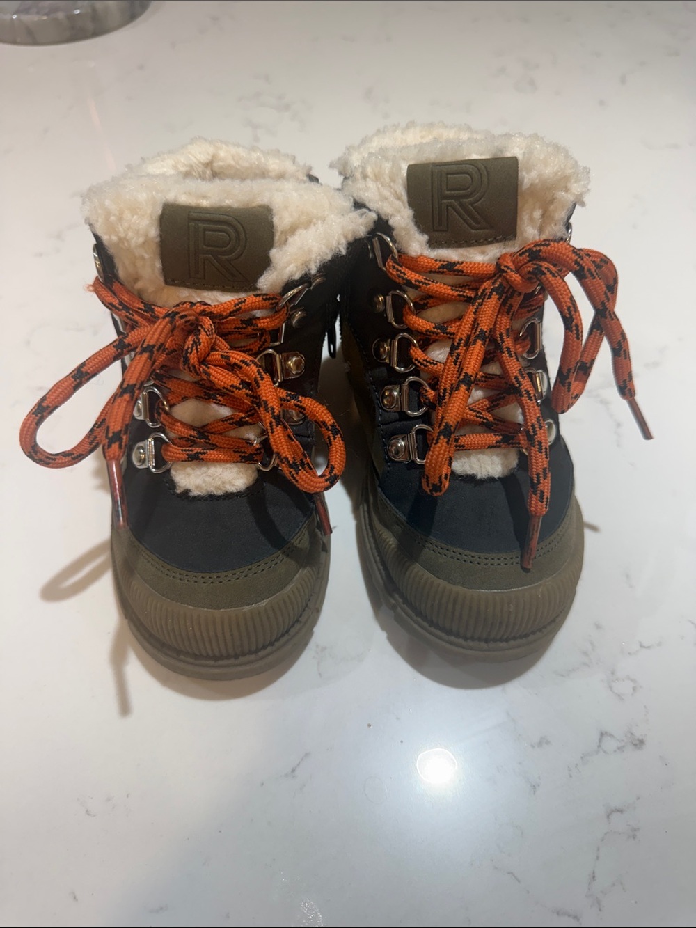 Kids rockport Fur-Lined Winter Boots in Olive with Orange Laces Size 9 euc